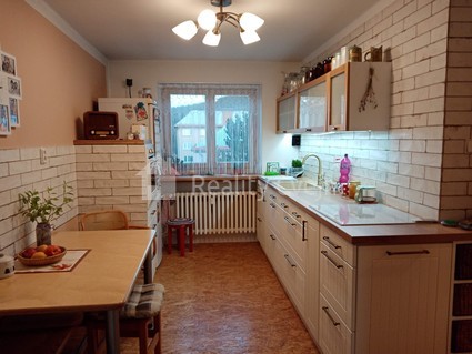 Nabízíme k prodeji velký mezonetový byt 3+1 s terasou ve Vsetíně-Luhu. - Fotka 8