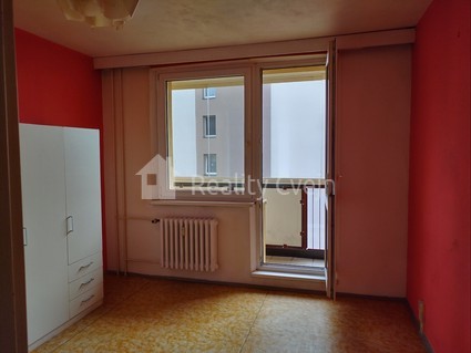 Nabízíme prodej bytu 3+1 s balkónem v původním stavu ve Vsetíně- Sychrov v 5. patře. - Fotka 8