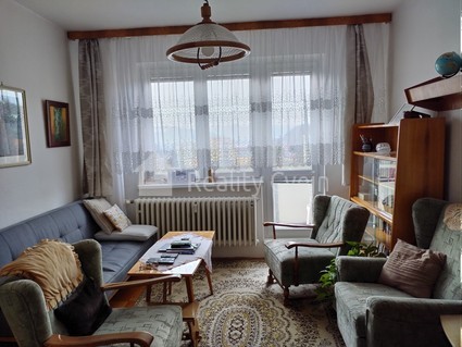 Nabízíme prodej bytu 2+1 s balkónem v původním stavu ve Vsetíně- Luhu v 8. patře. - Fotka 3