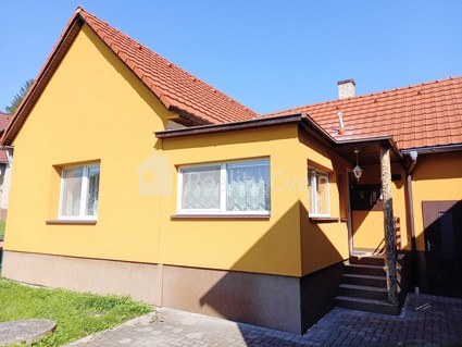 Nabízíme prodej rodinného domu 2+1 s garáží a zahradou v Ratiboři. - Fotka 5