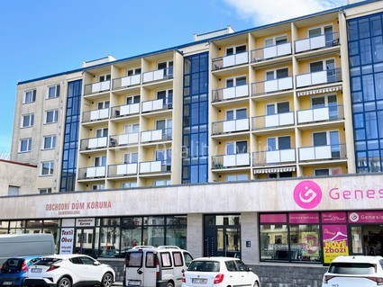 Pronájem prostorného a slunného bytu 3+1 v centru Vsetína - Fotka 4